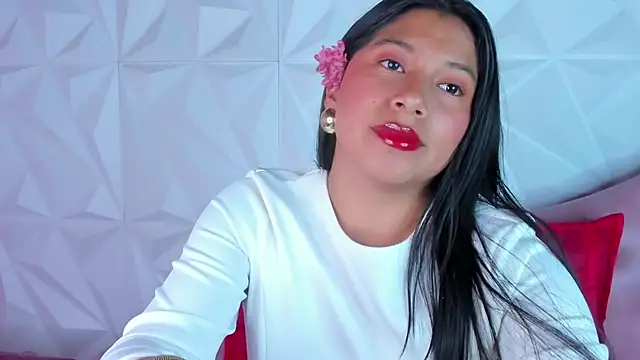 LinnaGardenia online show from 12.25.24