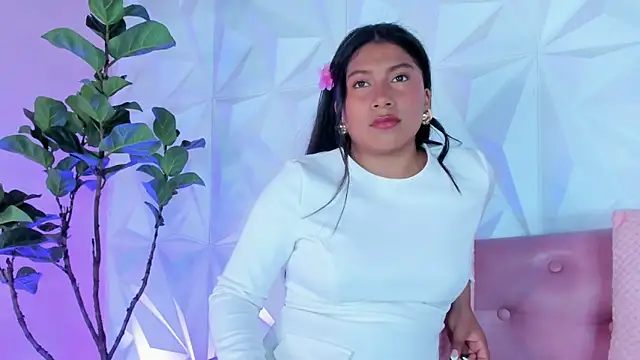 LinnaGardenia online show from 02.01.25