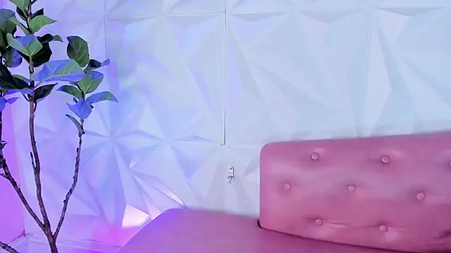 LinnaGardenia online show from 02.10.25