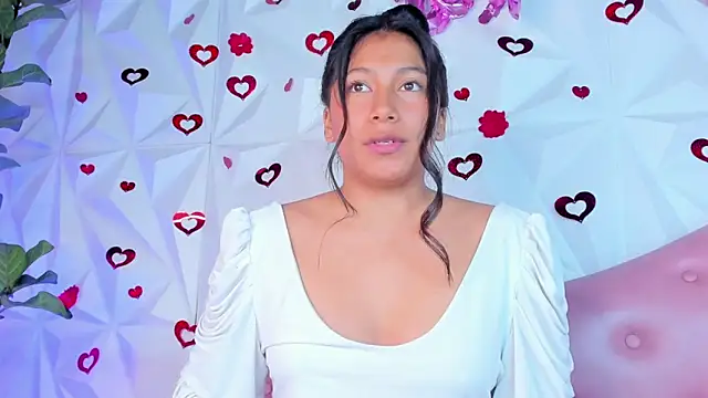 LinnaGardenia online show from 02.19.25