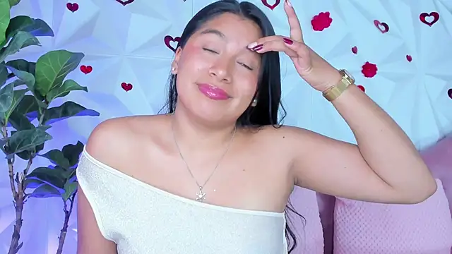 LinnaGardenia online show from 03.19.25