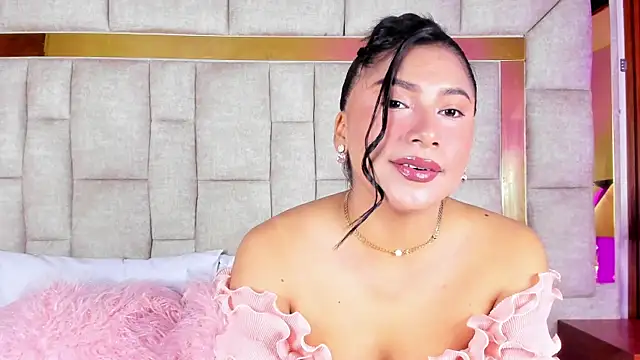 LinnaGardenia online show from 04.11.26