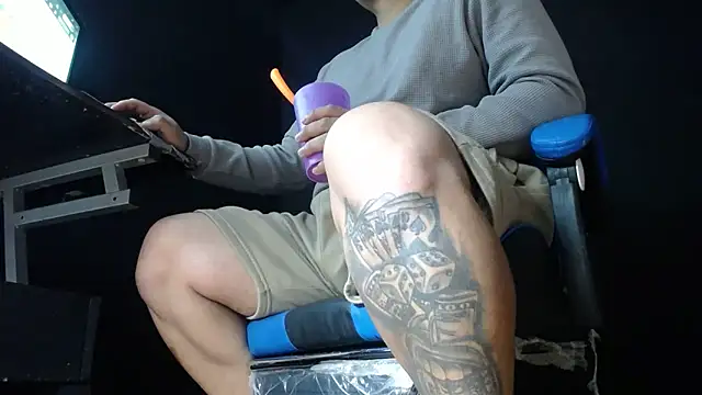 Snapshot of DickMasterfindom chatting on 05.28.26 DickMasterfindom online show from 05.28.26