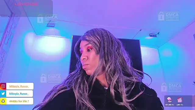 Snapshot of Mikeyla-Russo chatting on 09.30.25 Mikeyla-Russo online show from 09.30.25