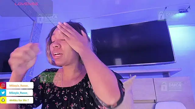 Snapshot of Mikeyla-Russo chatting on 10.01.25 Mikeyla-Russo online show from 10.01.25