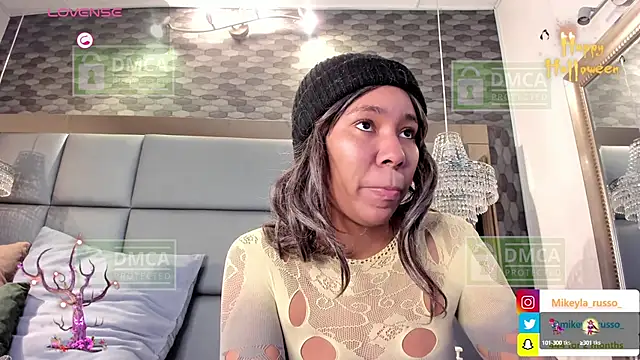 Snapshot of Mikeyla-Russo chatting on 10.15.25 Mikeyla-Russo online show from 10.15.25