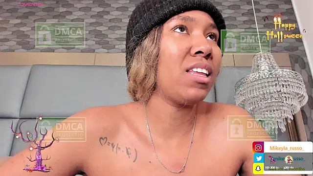 Snapshot of Mikeyla-Russo chatting on 10.16.25 Mikeyla-Russo online show from 10.16.25