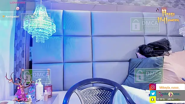 Snapshot of Mikeyla-Russo chatting on 10.18.25 Mikeyla-Russo online show from 10.18.25