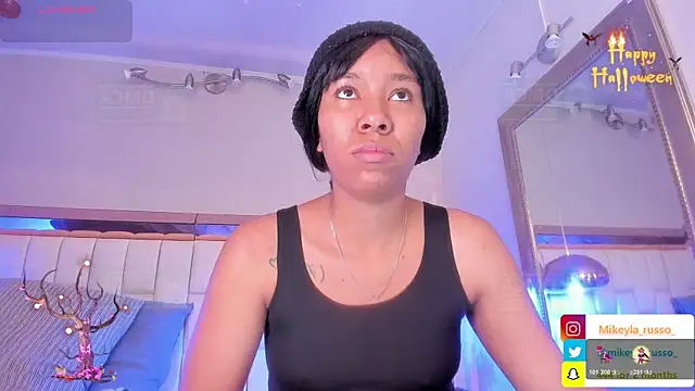 Snapshot of Mikeyla-Russo chatting on 10.21.25 Mikeyla-Russo online show from 10.21.25