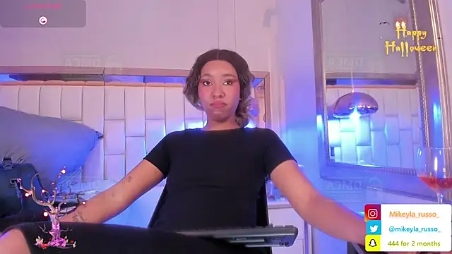 Snapshot of Mikeyla-Russo chatting on 10.22.25 Mikeyla-Russo online show from 10.22.25