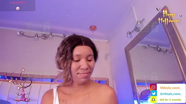 Snapshot of Mikeyla-Russo chatting on 10.23.25 Mikeyla-Russo online show from 10.23.25