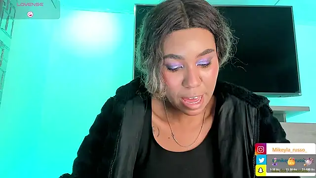 Snapshot of Mikeyla-Russo chatting on 11.06.25 Mikeyla-Russo online show from 11.06.25