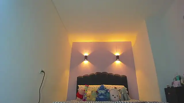 Sofia Clauss  online show from 02.17.26