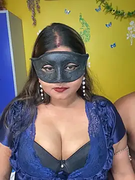 Snapshot of OrgsmMust chatting on 10.08.25 OrgsmMust online show from 10.08.25