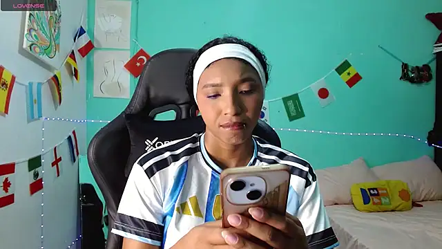 Snapshot of sensitive_brunette chatting on 07.03.26 sensitive brunette online show from 07.03.26