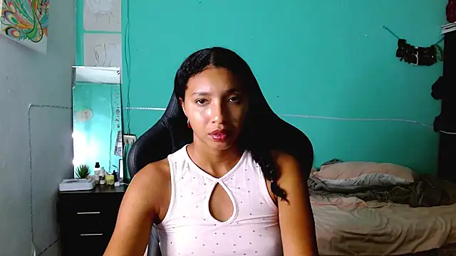Snapshot of sensitive_brunette chatting on 07.29.26 sensitive brunette online show from 07.29.26