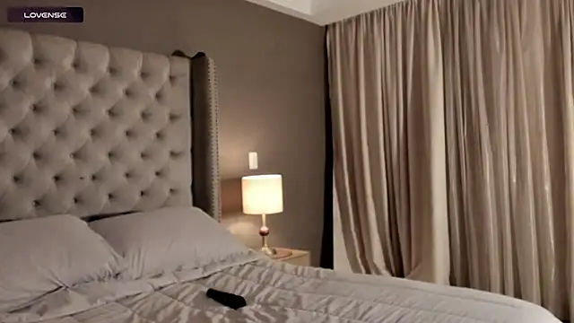 Snapshot of vangie_ chatting on 10.14.25 vangie online show from 10.14.25