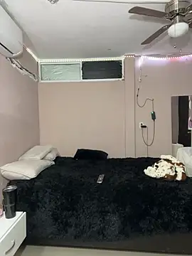 DarianaGuzz online show from 01.24.25