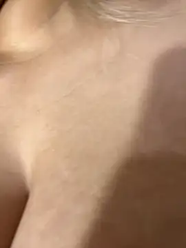 DarianaGuzz online show from 10.12.25