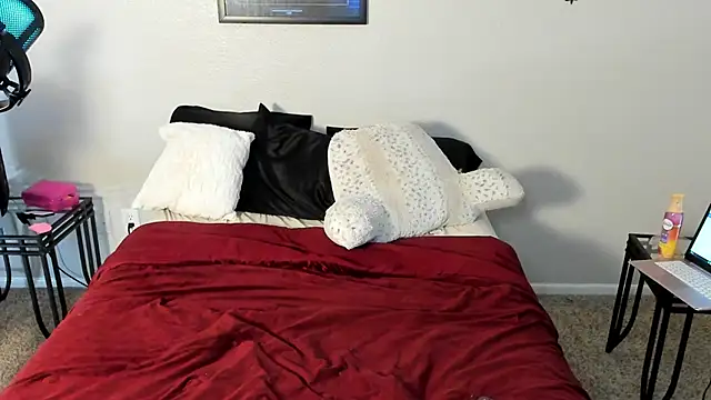 yiauana online show from 02.24.25