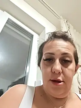 AvaLloyd online show from 10.29.25