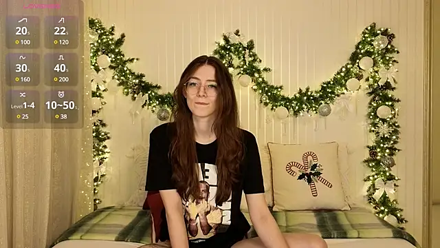 Snapshot of Ester_Hill chatting on 01.05.25 Ester Hill online show from 01.05.25