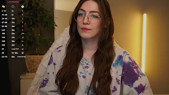 Snapshot of Ester_Hill chatting on 10.06.25 Ester Hill online show from 10.06.25