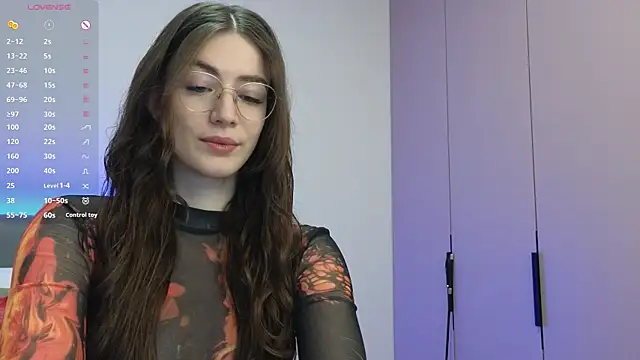 Snapshot of Ester_Hill chatting on 10.20.25 Ester Hill online show from 10.20.25