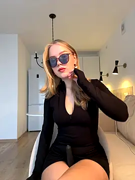 Snapshot of Little_Forest_ELF chatting on 10.01.25 Little Forest ELF online show from 10.01.25