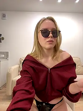 Snapshot of Little_Forest_ELF chatting on 11.02.25 Little Forest ELF online show from 11.02.25