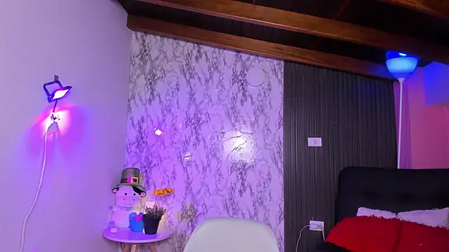 Snapshot of chloe_blue chatting on 09.25.25 chloe blue online show from 09.25.25