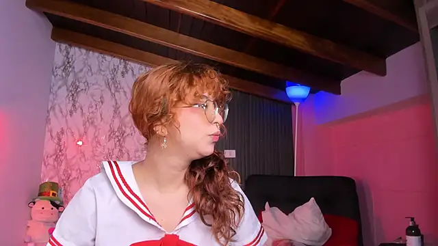 Snapshot of chloe_blue chatting on 10.03.25 chloe blue online show from 10.03.25