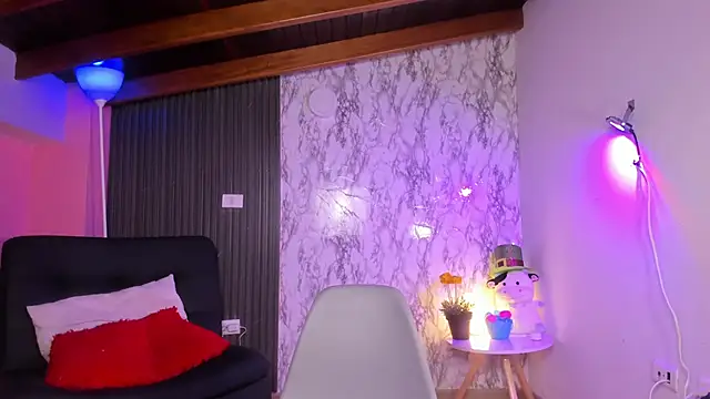 Snapshot of chloe_blue chatting on 10.18.25 chloe blue online show from 10.18.25