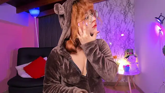 Snapshot of chloe_blue chatting on 10.27.25 chloe blue online show from 10.27.25