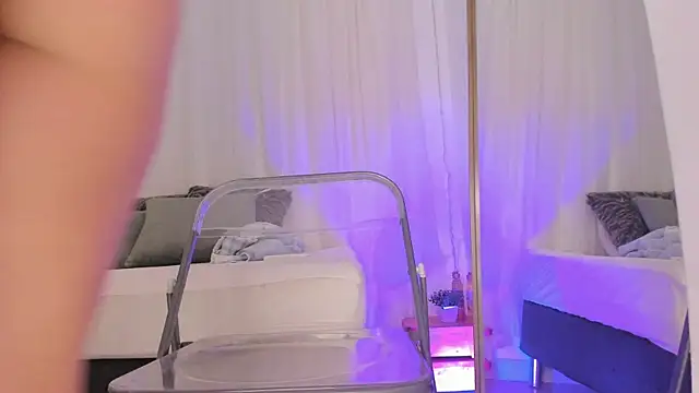 Petite Lucie online show from 12.06.24