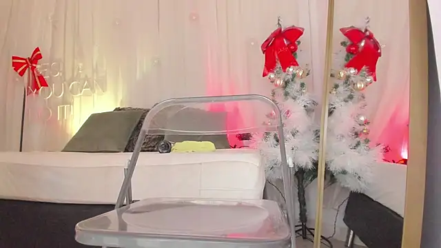 Petite Lucie online show from 12.18.24
