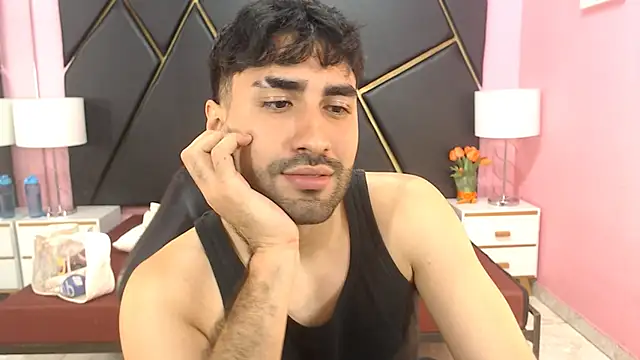 Snapshot of MilanZaire chatting on 10.02.25 MilanZaire online show from 10.02.25