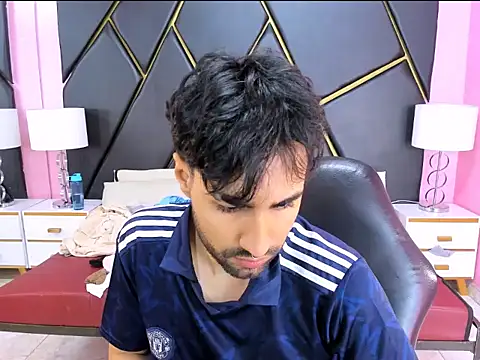 Snapshot of MilanZaire chatting on 10.29.25 MilanZaire online show from 10.29.25