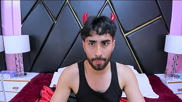 Snapshot of MilanZaire chatting on 11.01.25 MilanZaire online show from 11.01.25