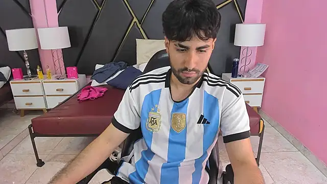 MilanZaire online show from 11.23.25