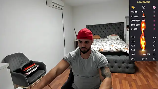 Snapshot of supermanboy94 chatting on 09.29.25 supermanboy94 online show from 09.29.25