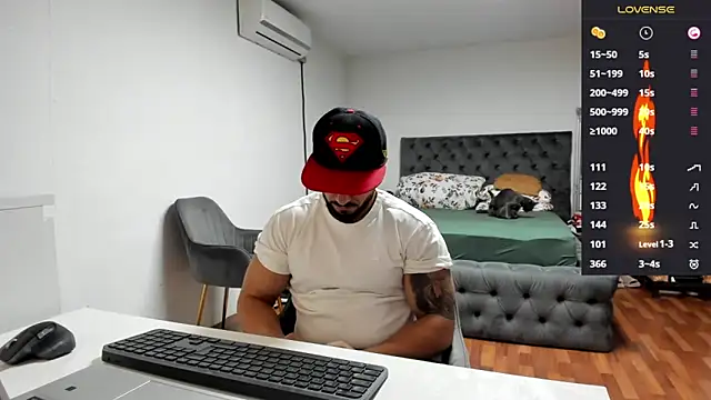 Snapshot of supermanboy94 chatting on 10.10.25 supermanboy94 online show from 10.10.25