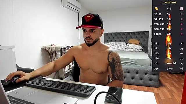 Snapshot of supermanboy94 chatting on 10.17.25 supermanboy94 online show from 10.17.25