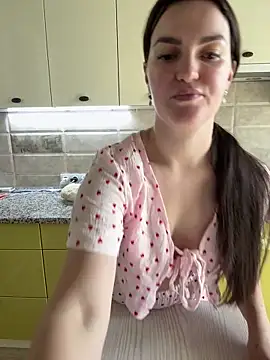 Snapshot of Karolina_llove chatting on 10.04.25 Karolina llove online show from 10.04.25