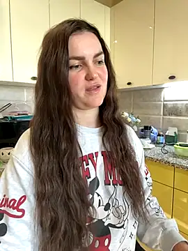 Snapshot of Karolina_llove chatting on 10.13.25 Karolina llove online show from 10.13.25