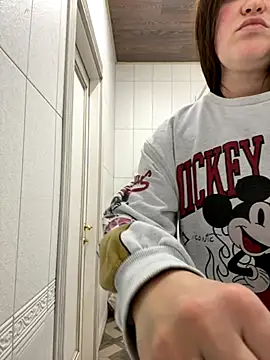 Snapshot of Karolina_llove chatting on 10.20.25 Karolina llove online show from 10.20.25