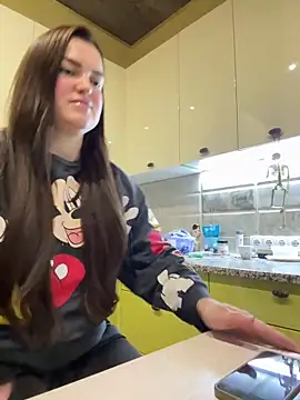 Snapshot of Karolina_llove chatting on 11.04.25 Karolina llove online show from 11.04.25