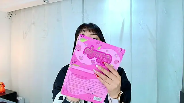 Snapshot of lina_bedoya_ chatting on 10.21.25 lina bedoya online show from 10.21.25