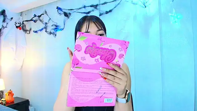 Snapshot of lina_bedoya_ chatting on 10.25.25 lina bedoya online show from 10.25.25