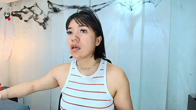 Snapshot of lina_bedoya_ chatting on 10.29.25 lina bedoya online show from 10.29.25